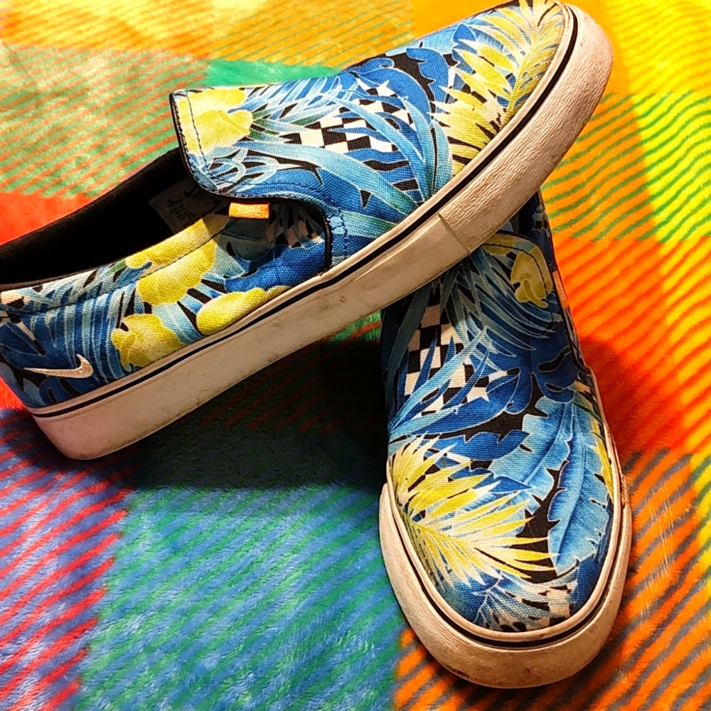 NIKE Slip On Sneakers